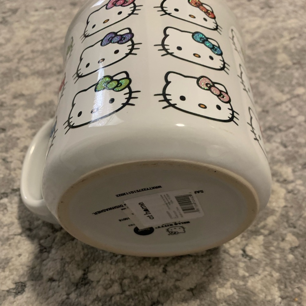 Hello Kitty Mug - Picture 2 of 5